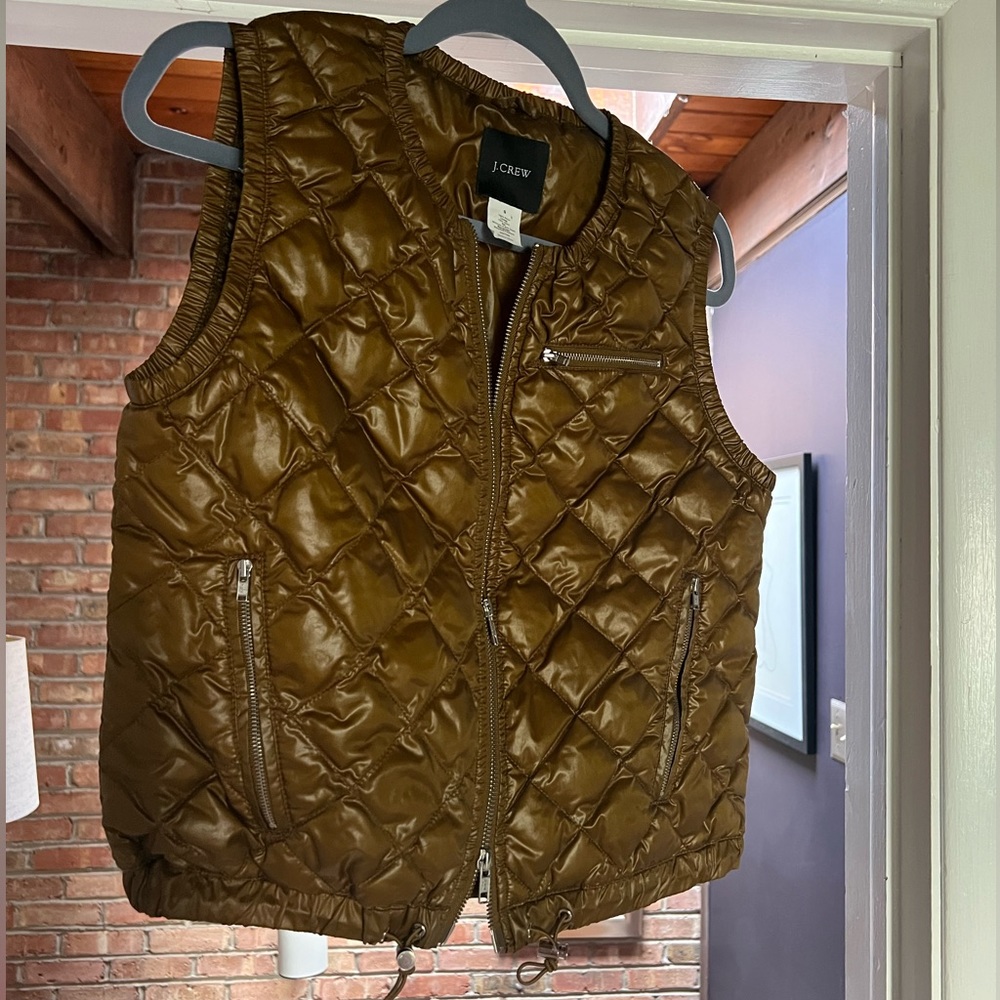 JCREW down lightweight cropped padded vest. Small. Worn once. Brown olive.